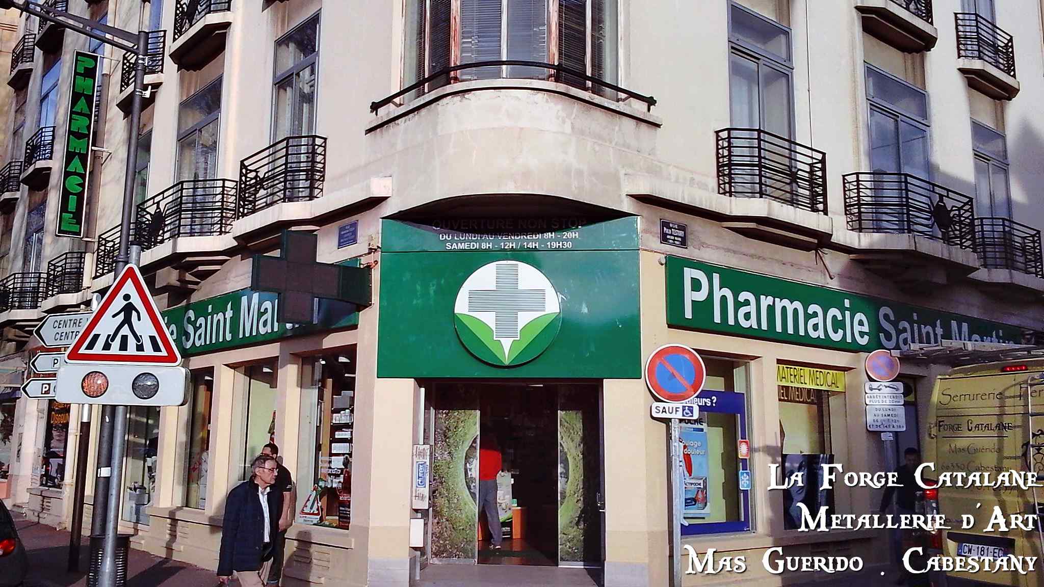 enseigne pharmacie decoupe laser plexi blanc forge catalane.jpg